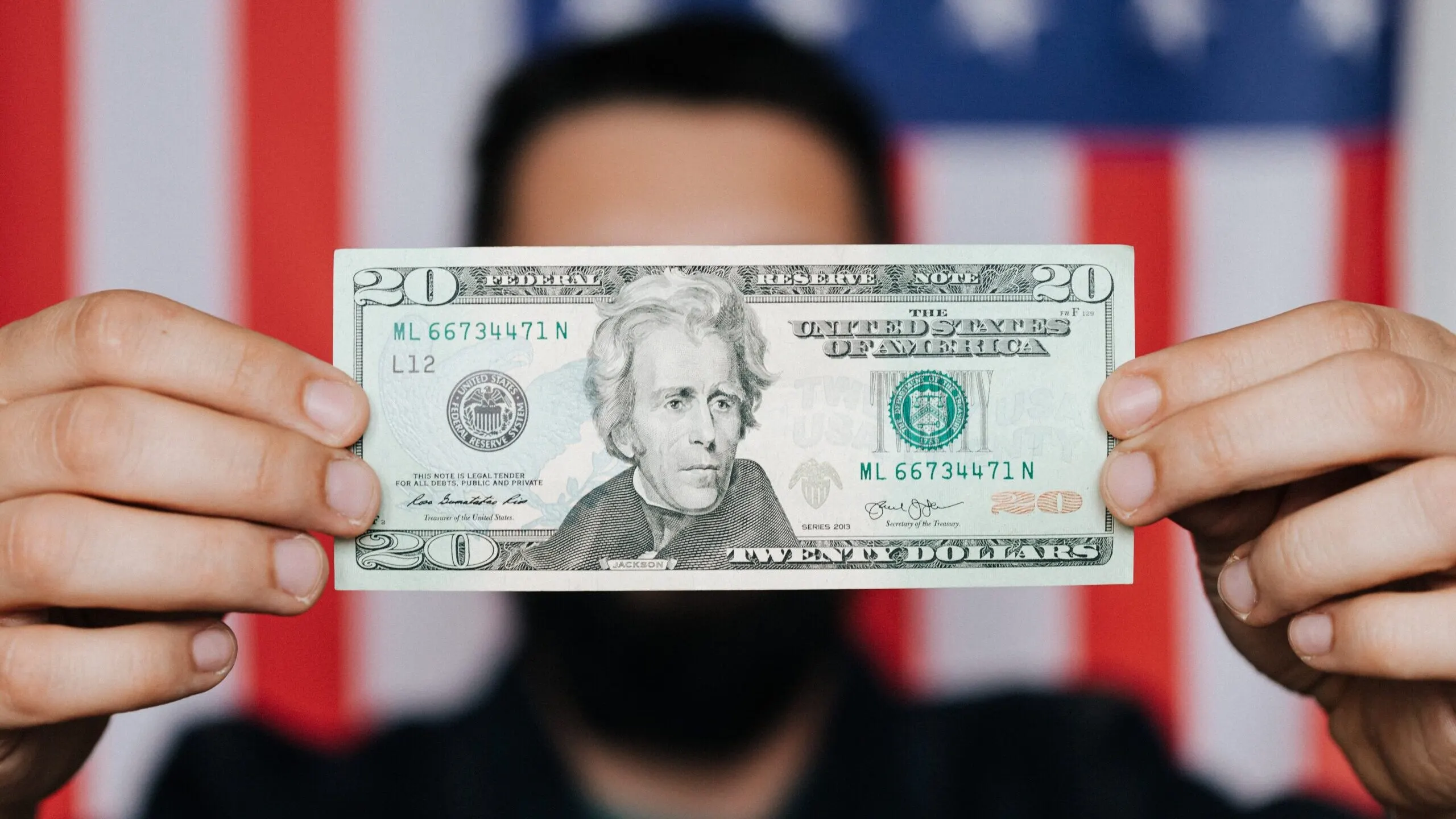 3000 British Pounds in US Dollars
